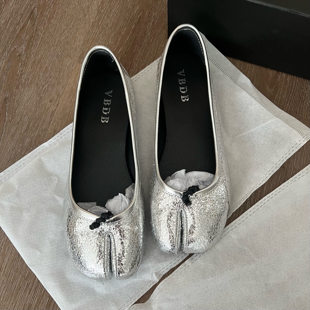 Silver Women's Tabis - Picture 5 of 8